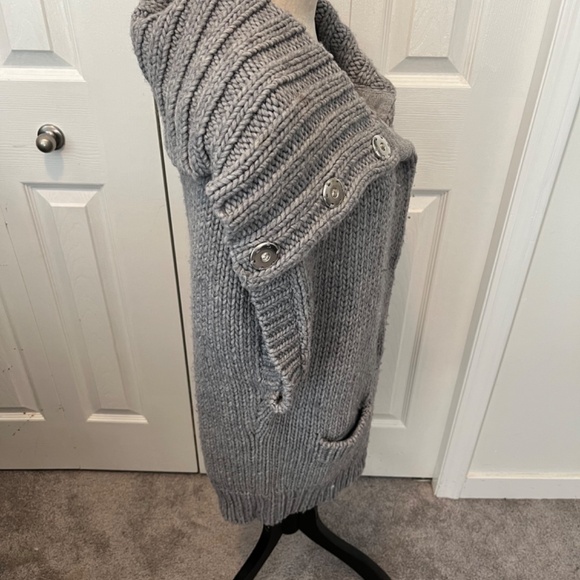 French Connection size M sweater - Picture 11 of 15